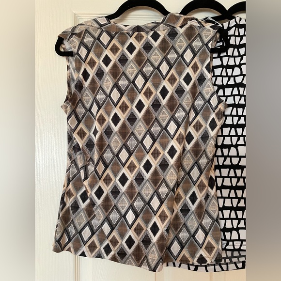 Set of three medium size tanks are perfect for the office. Sold together - Picture 6 of 10